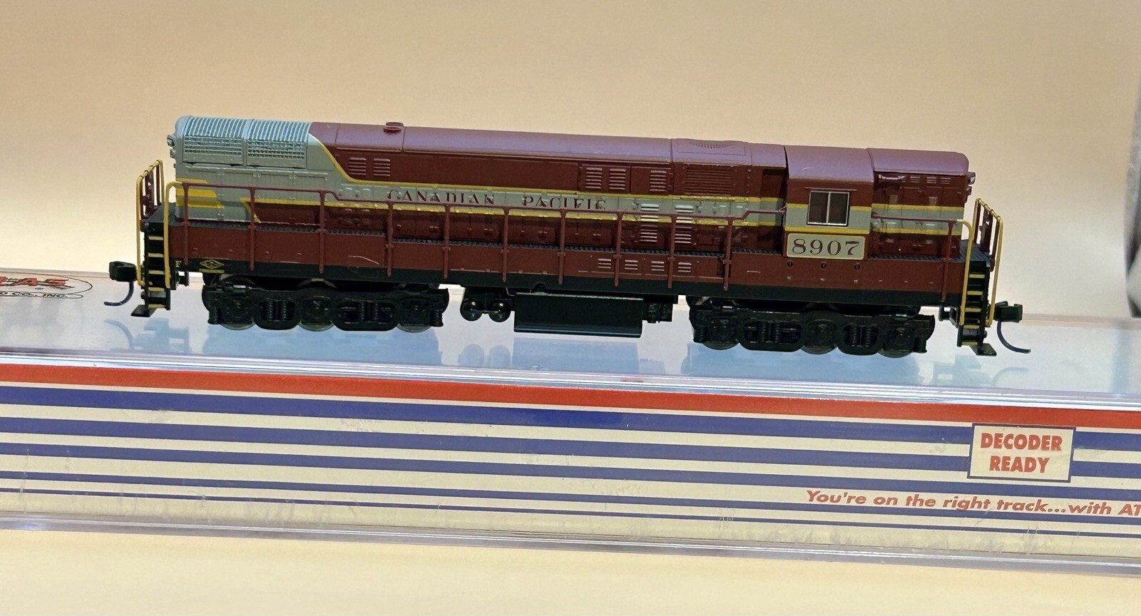 NIB N Scale ATLAS 49563 Train Master Canadian Pacific #8907 DCC ready