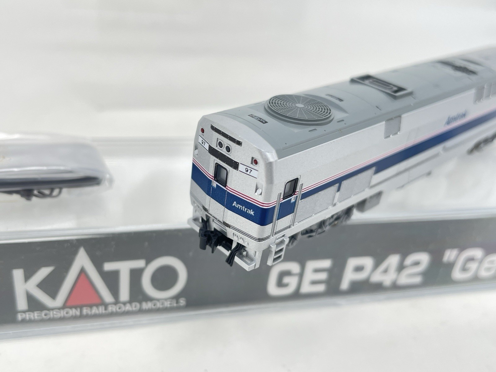 Kato N Scale GE P42 Genesis Amtrak Phase IV 176-6002 #97 Unused