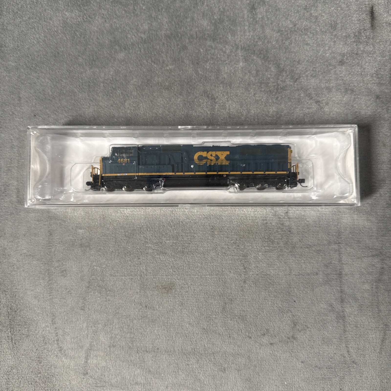 Athearn N Scale SD70M CSX #2 Locomotive 10705