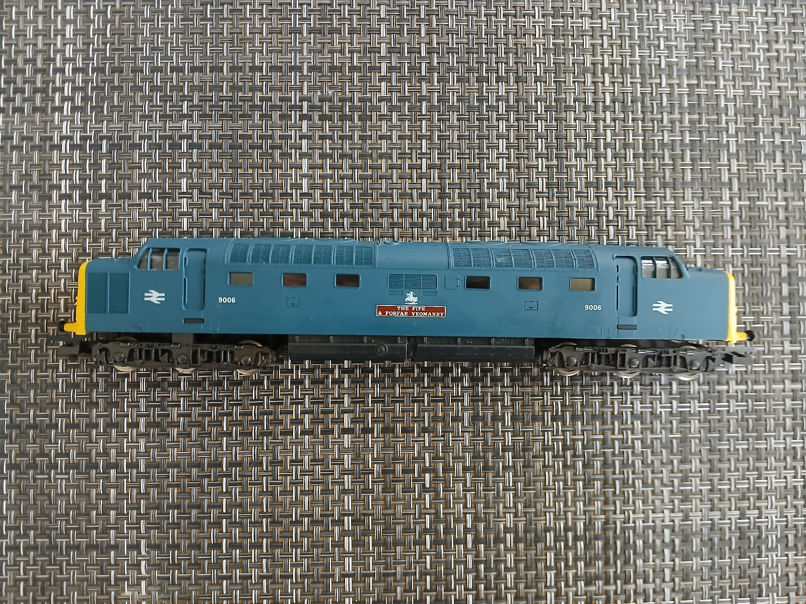 Vintage OO/HO scale Lima Italy Blue Class 55 Deltic Yeomanry Diesel Locomotive