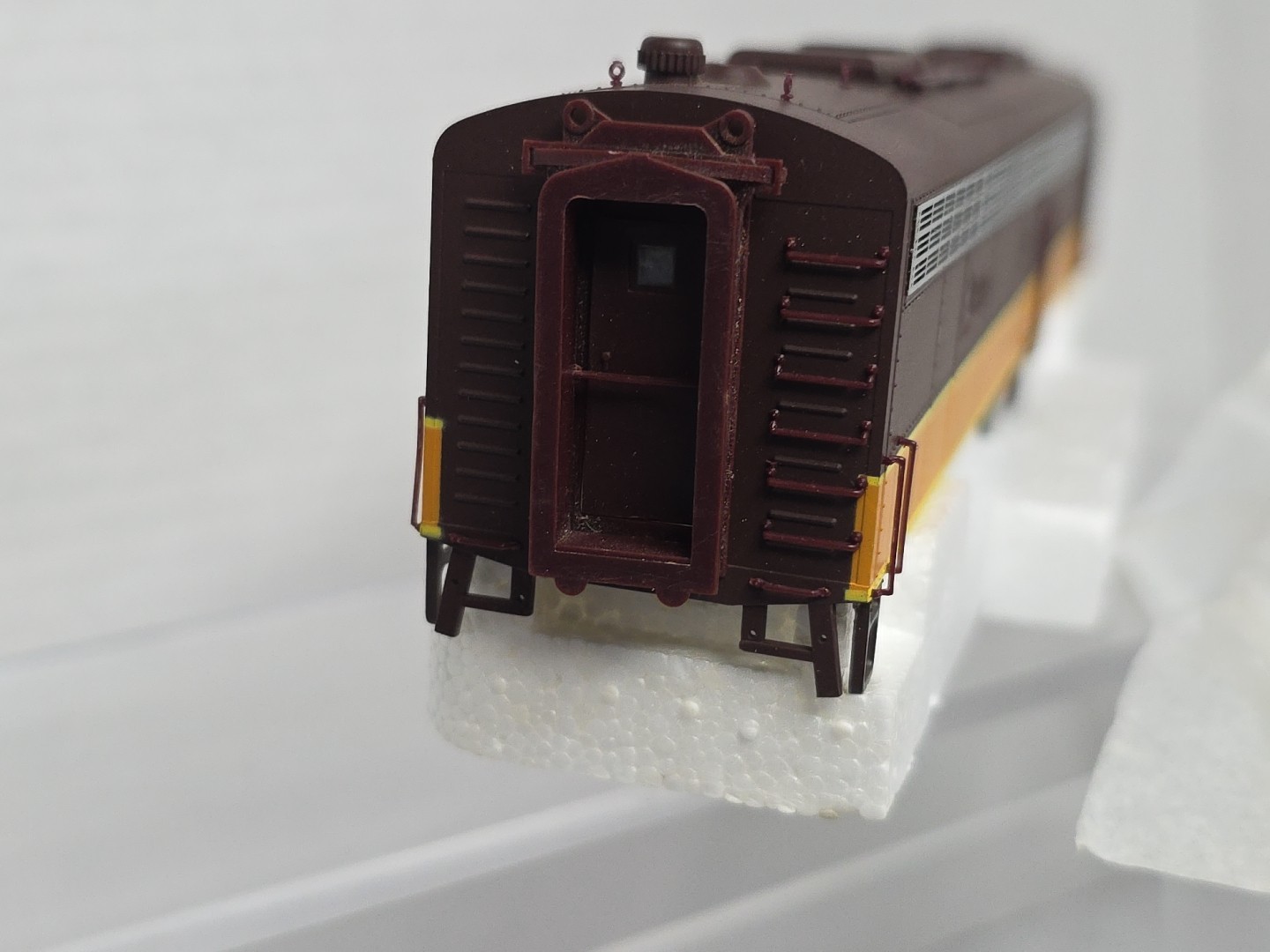 Proto 2000 HO Scale 8712 E8/9 Diesel Locomotive Illinois Central 4025 NOS Runs