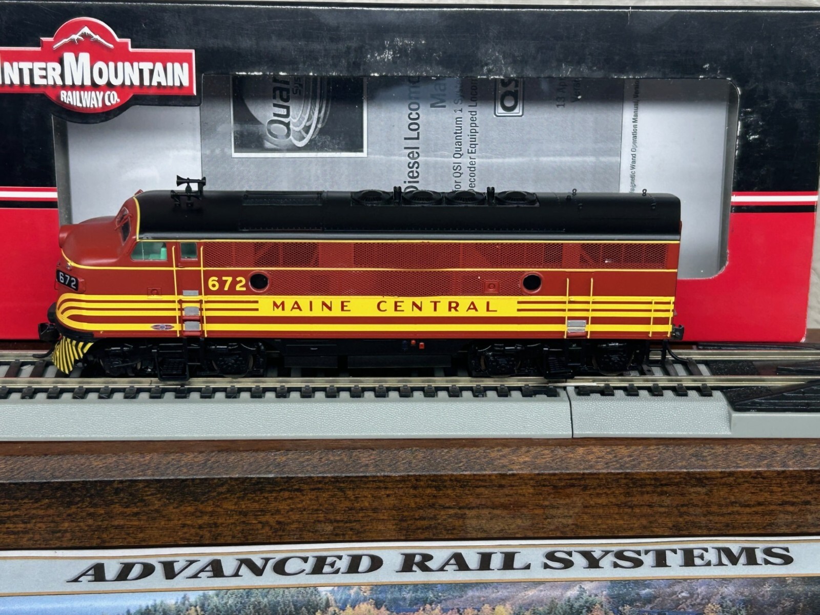 MAINE CENTRAL 672 EMD F3A LOCO – FACTORY DC/DCC / QUANTUM SOUND HO Scale NEW OOP