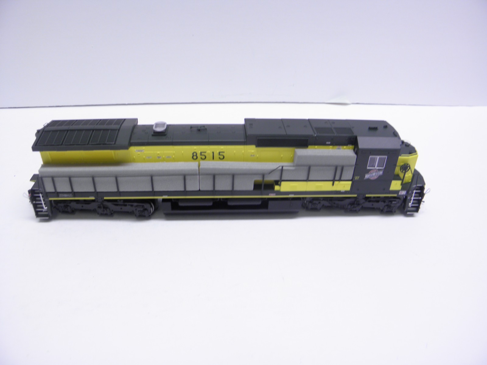 ATLAS -DASH 8-40C LOCOMOTIVE C&NW LINE #8515 – HO SCALE CHECKED & RUNS DCC – NEW