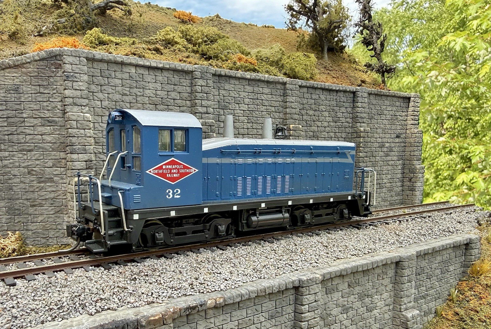 HO Athearn EMD SW7 SW1200 MNS #30 Switcher DC/Custom/LNIB