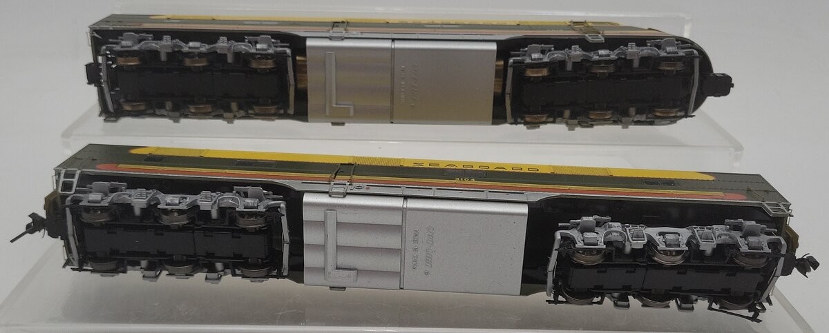 Life Like 7359 N Seaboard E6A/B Diesel Locomotive #3016 & #3104 EX
