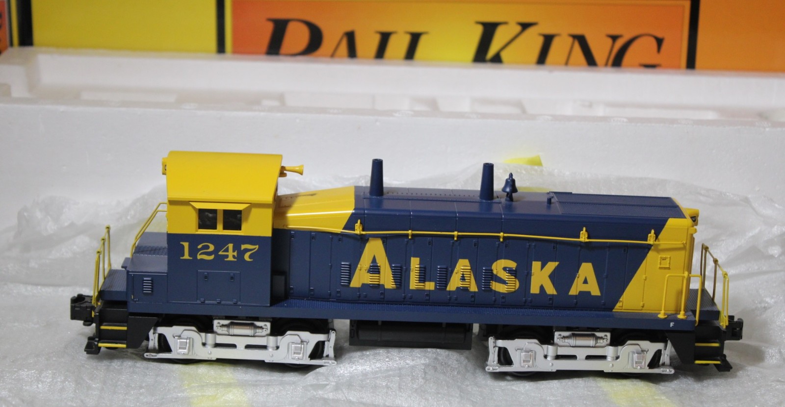 MTH RAIL KING O Gauge ENGINE LOCOMOTIVE DIESEL ALASKA SW-9 SWITCHER #1247