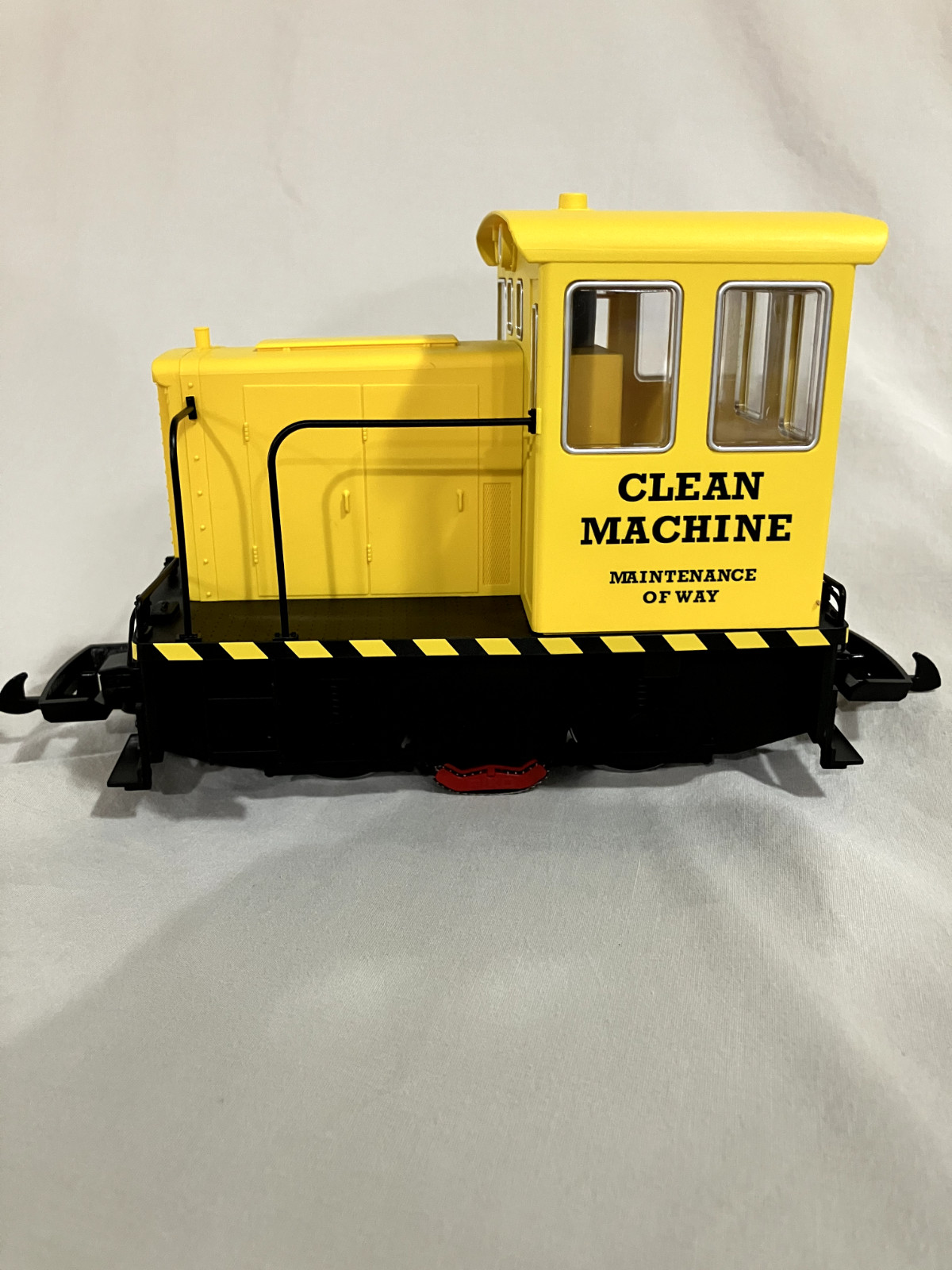 Piko G Scale 38501 Clean Machine Yellow GE 25-Ton Diesel Track Cleaning Loco