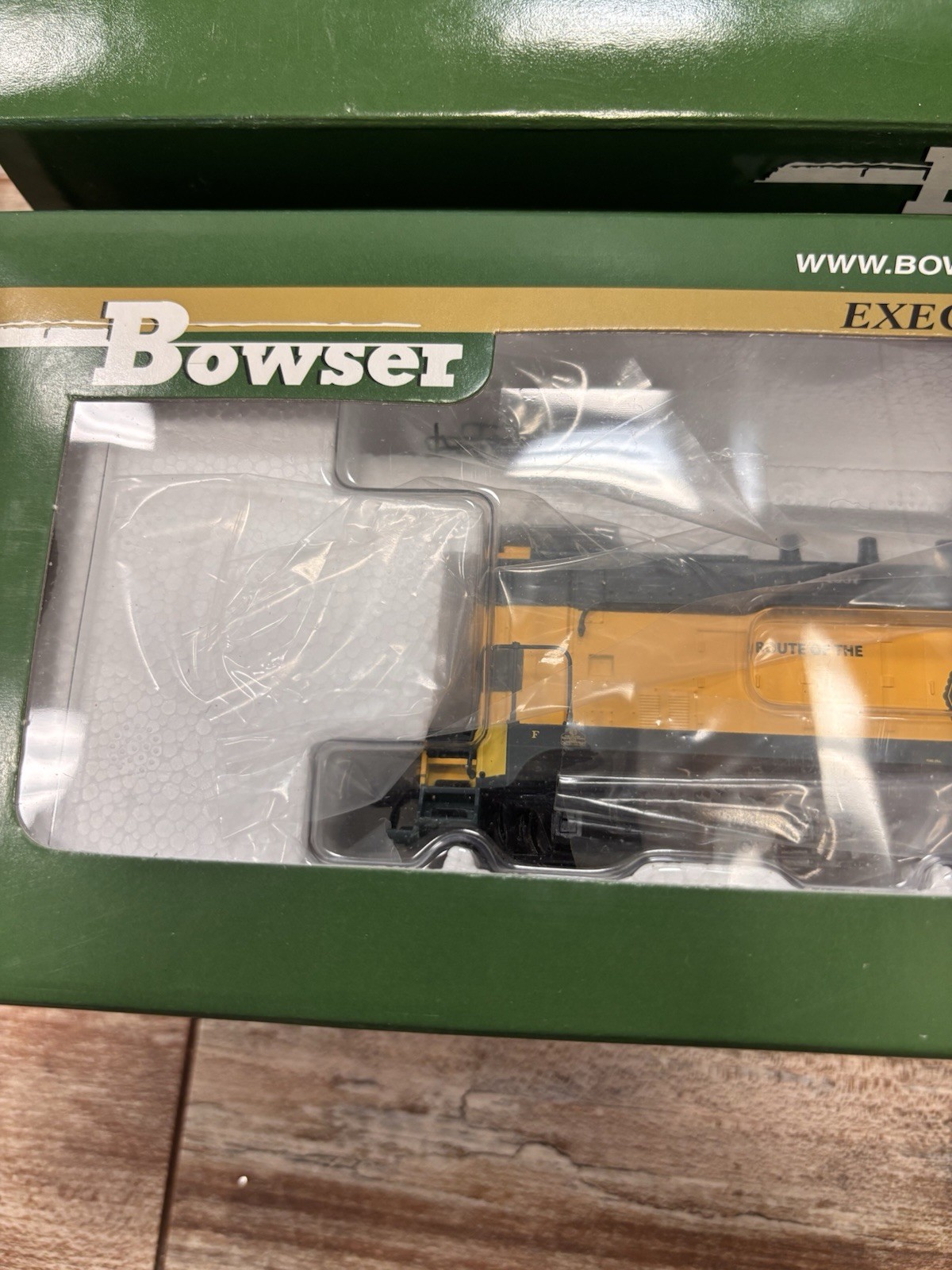 Bowser HO Scale Baldwin VO-1000 Diesel Locomotive C&NW 1037 Green 400 Light DC
