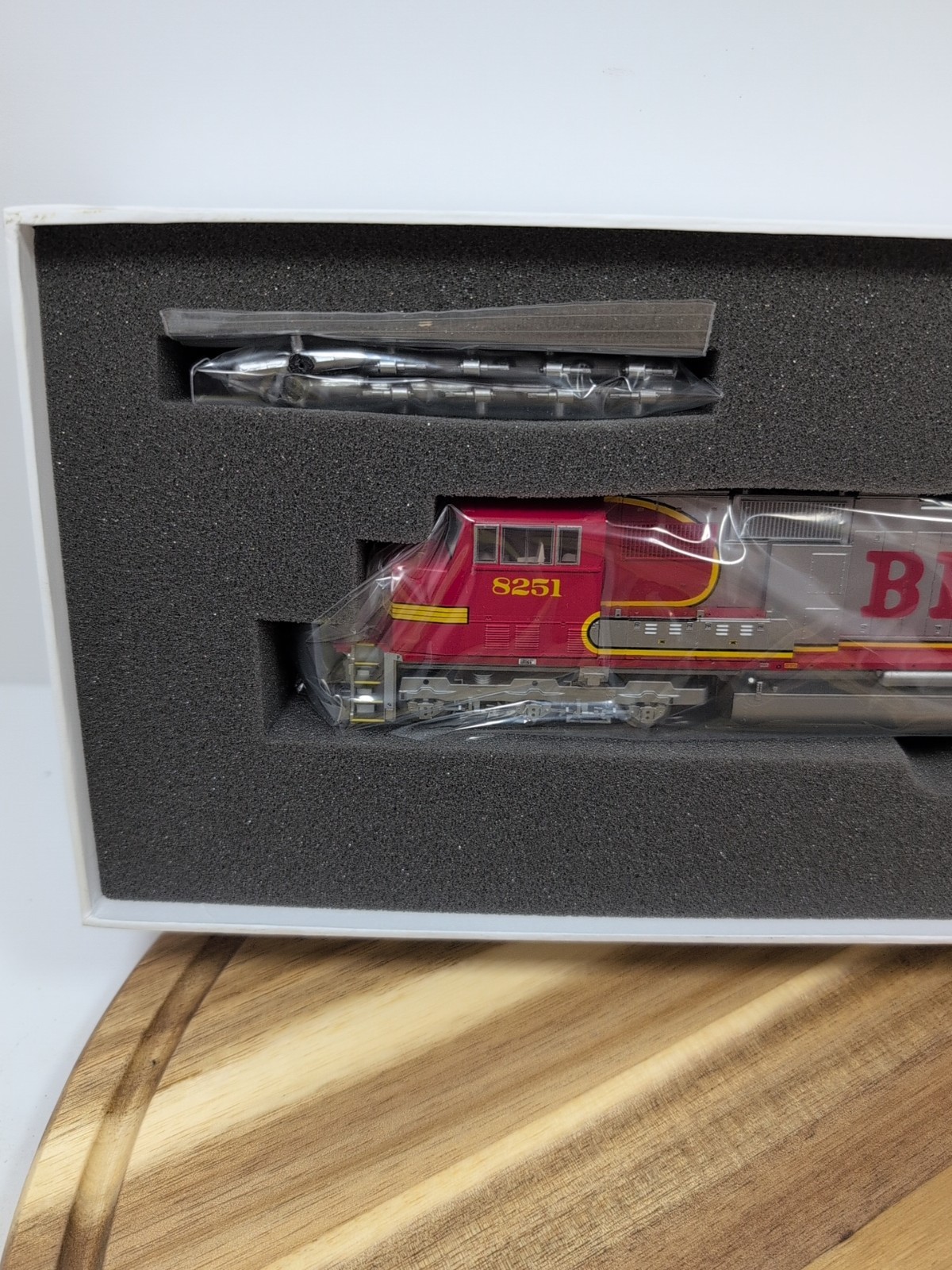 HO Scale , Athearn Genesis ,BNSF , SD75M, Diesel Engine , DC Only ! RD# 8251