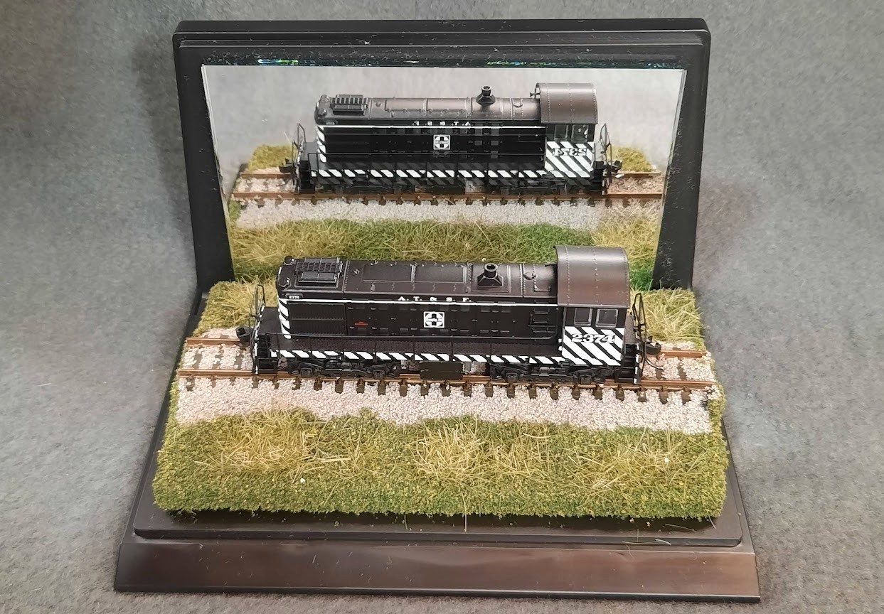 N SCALE – MIRROR- 5″ DISPLAY CASE – SUMMER SCENE – FOR ANY N SMALL LOCO OR CAR