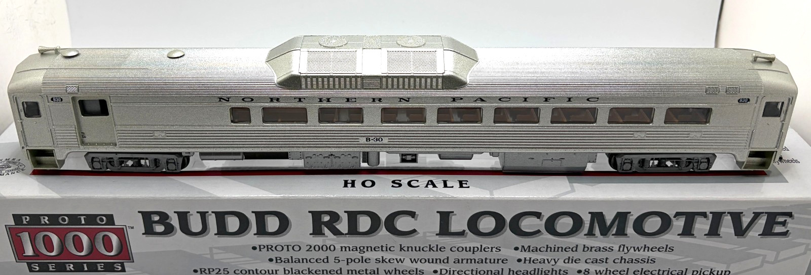 HO LIFE LIKE PROTO 1000 23980 BUDD RDC LOCOMOTIVE NORTHERN PACIFIC NP # B-30