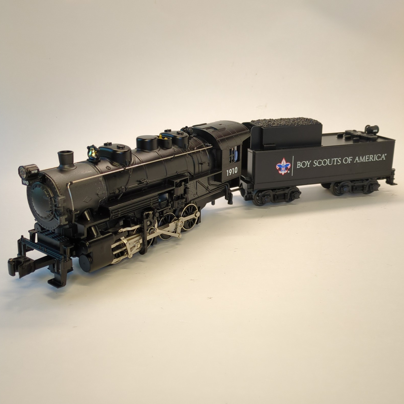 Used Lionel O Gauge Boy Scouts of America 0-8-0 Steam Locomotive & Tender #1910