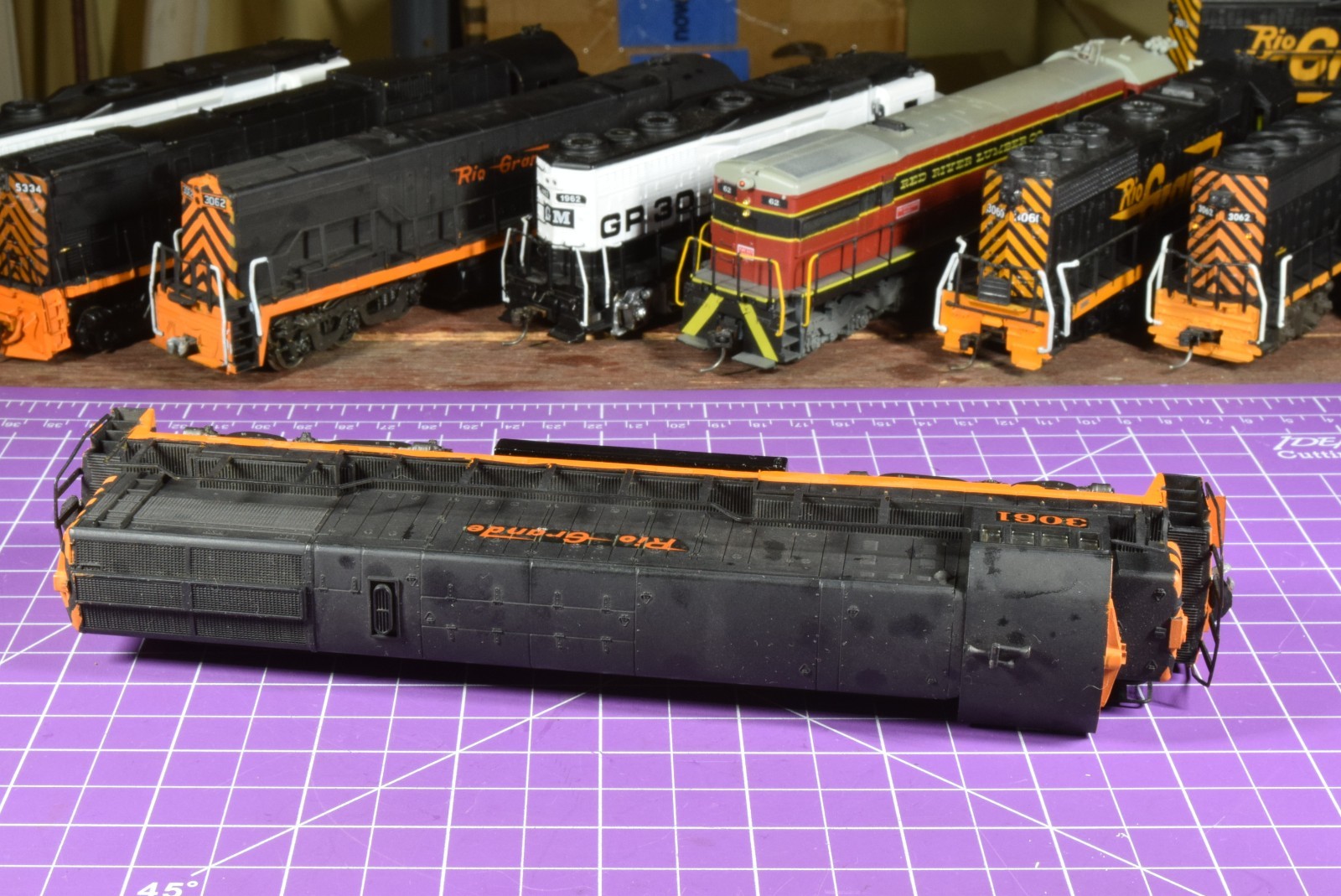 Cab 3061 true CO-CO Rivarossi 12.0 oz Locomotive, faux die cast knuckles,