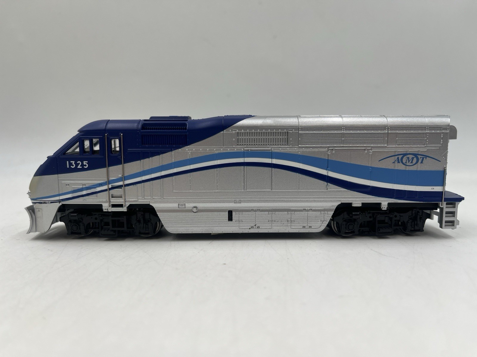 Ho Scale Athearn 2618 AMT F59PHI Powered Locomotive 1325