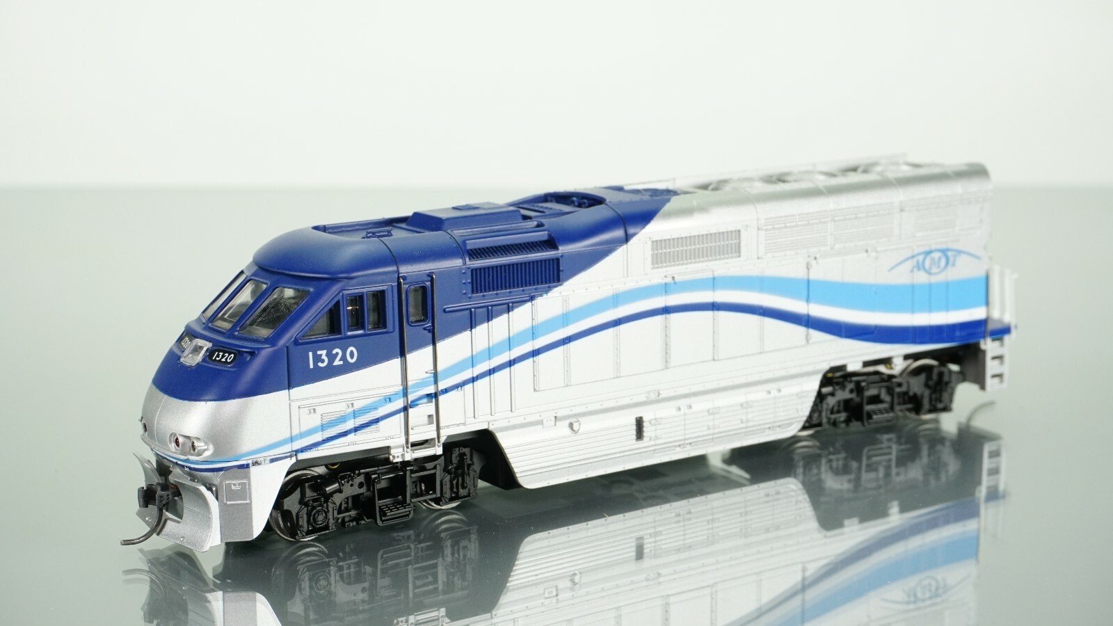 Athearn RTR F59PHI AMT HO scale