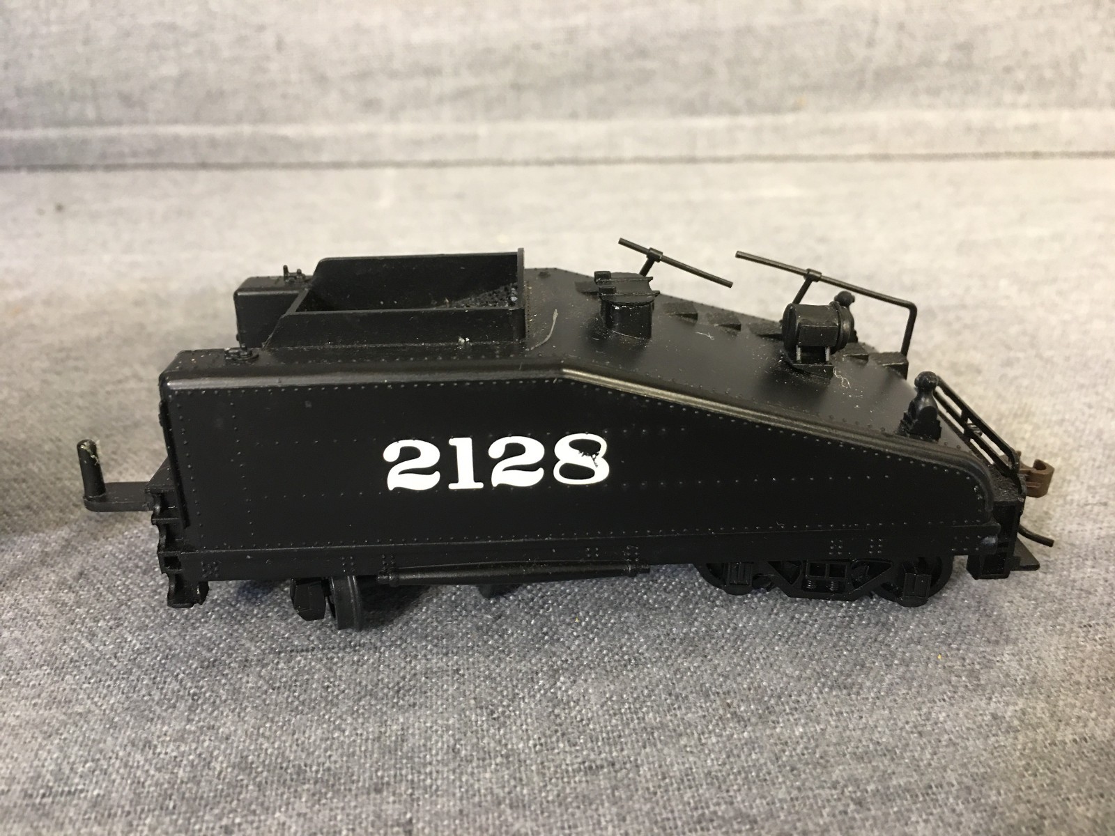 Bachmann HO Steam Locomotive & Slope Backed Coal Tender #2128 For Parts/ Repair