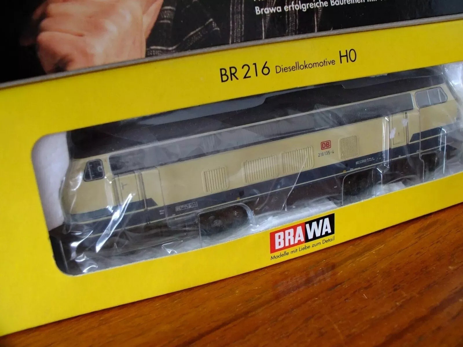 Brawa 0383 HO gauge DB BR 216 Diesel loco in DB blue and cream livery