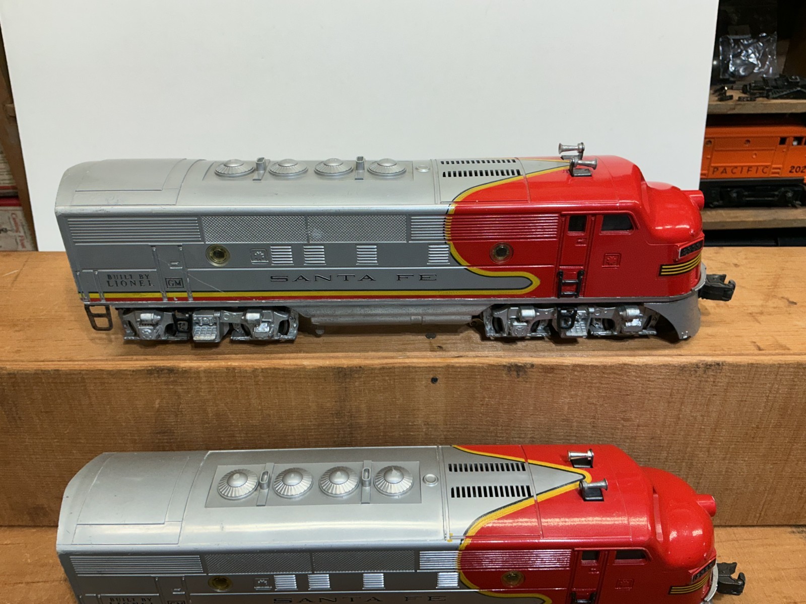 1950’s Lionel SANTA FE 2353 Diesel Locomotive & Dummy & B-Unit 3 Pieces O Gauge