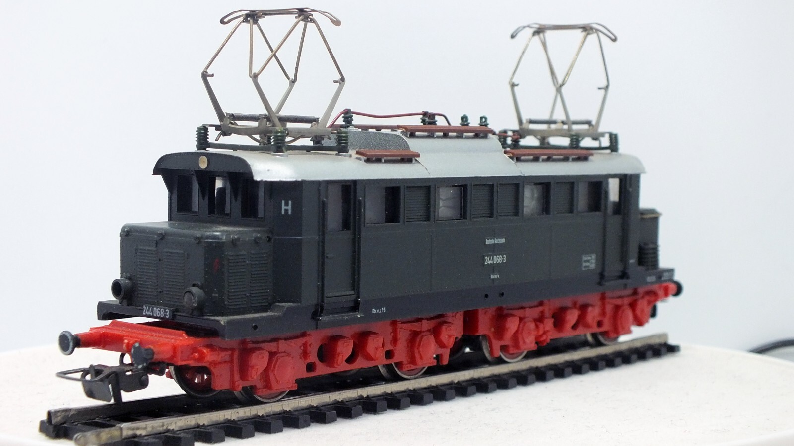 Vintage Piko H0 BR 244 068 3 E44 DR Electric Locomotive.