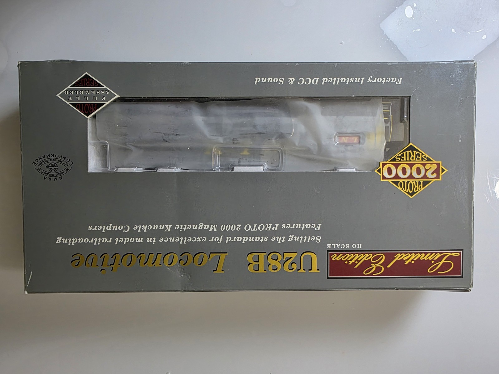 HO SCALE WALTHERS PROTO 2000,U28B,Louisville & Nashville#2500 DCC &W/ SOUND