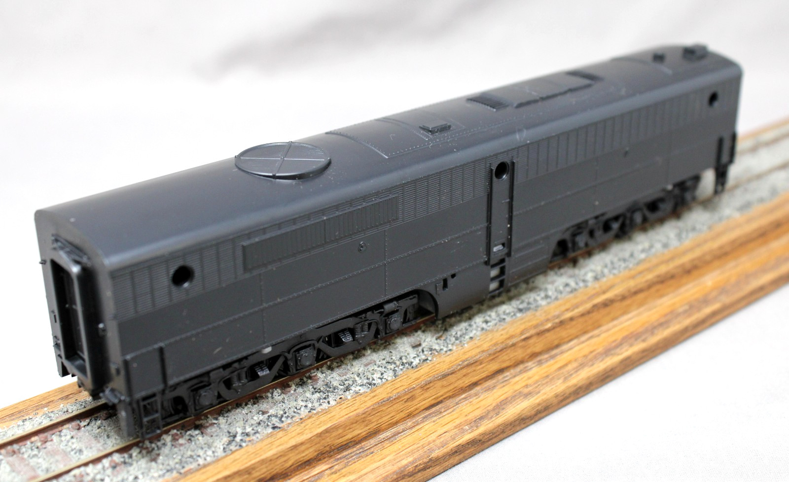 ATHEARN #3361 Undecorated Alco PB-1 Un-Powered DUMMY Diesel, C9
