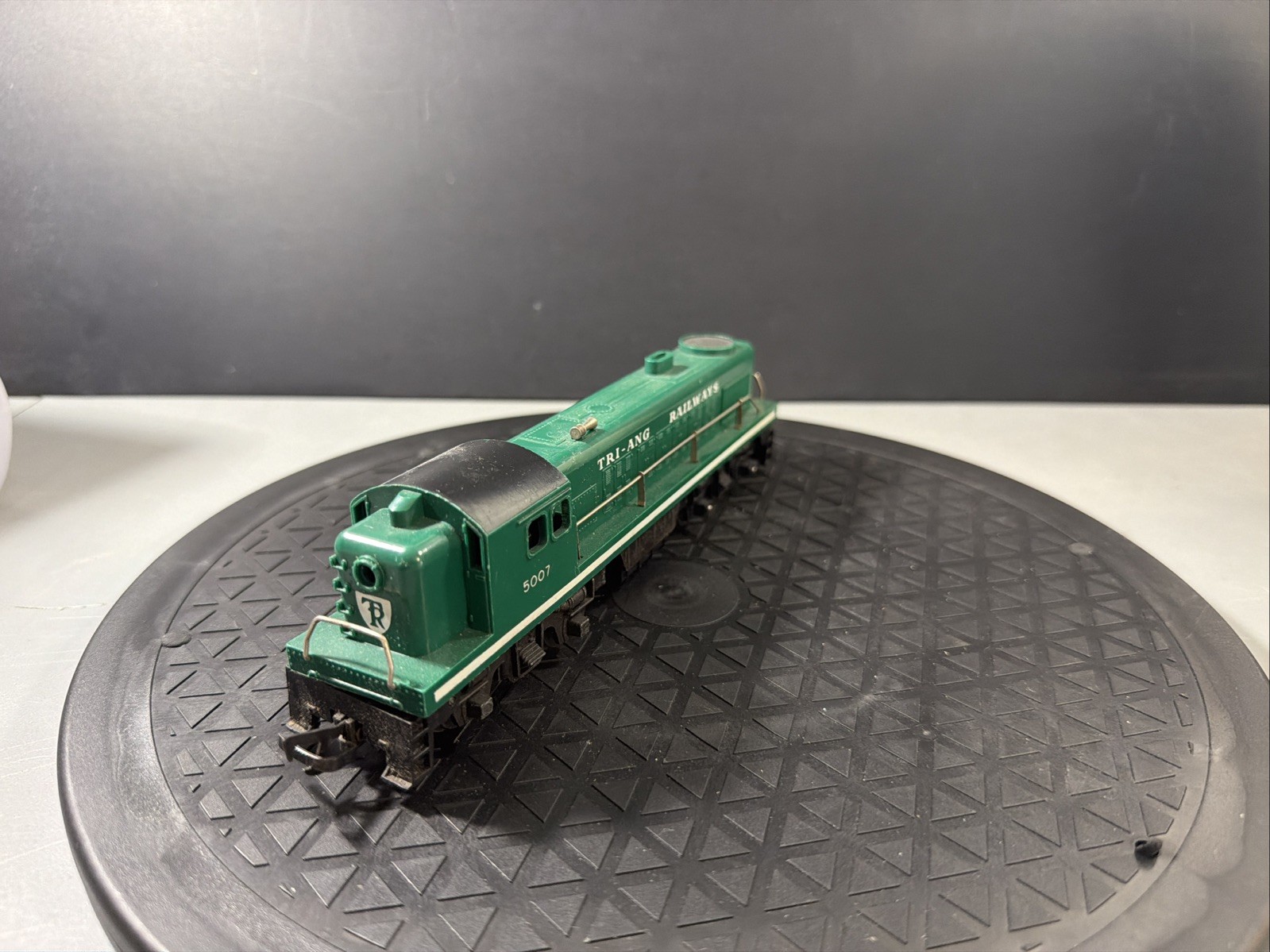 TRI-ANG LOCOMOTIVE R.155 TRANSCONTINENTAL BO-BO ROAD SWITCHER DIESEL #5007 F.16