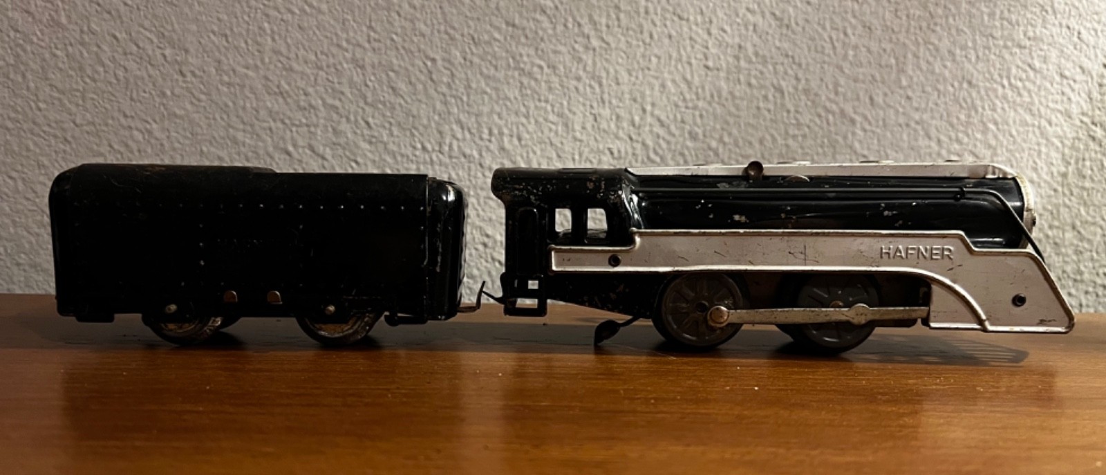 Hafner Trains: Locomotive 1010 & Tender (1940’s)