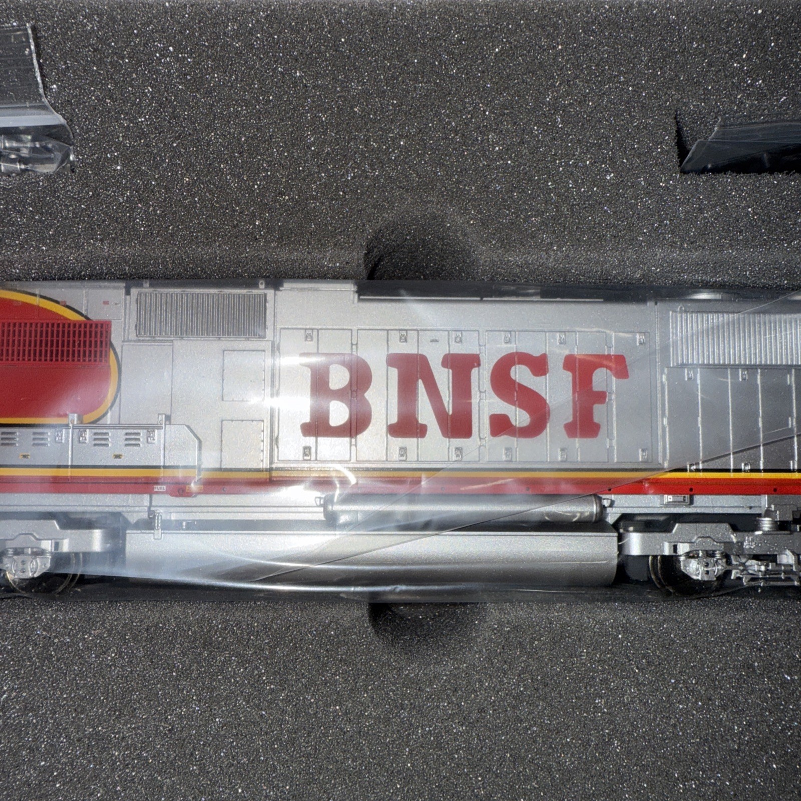 HO ATHEARN GENESIS G6136 SD75M BNSF NO Cab #