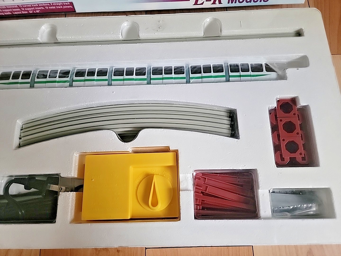 E-R Models Monorail GREEN Stripe #4901 HO Scale — Complete NEW READ