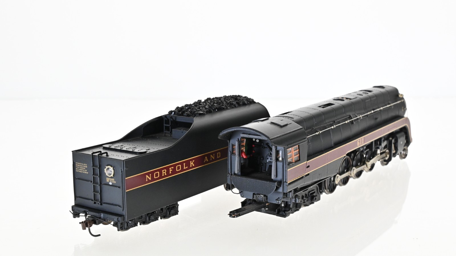 MTH 4-8-4 Class J Norfolk & Western 611 DCC w/Sound HO scale