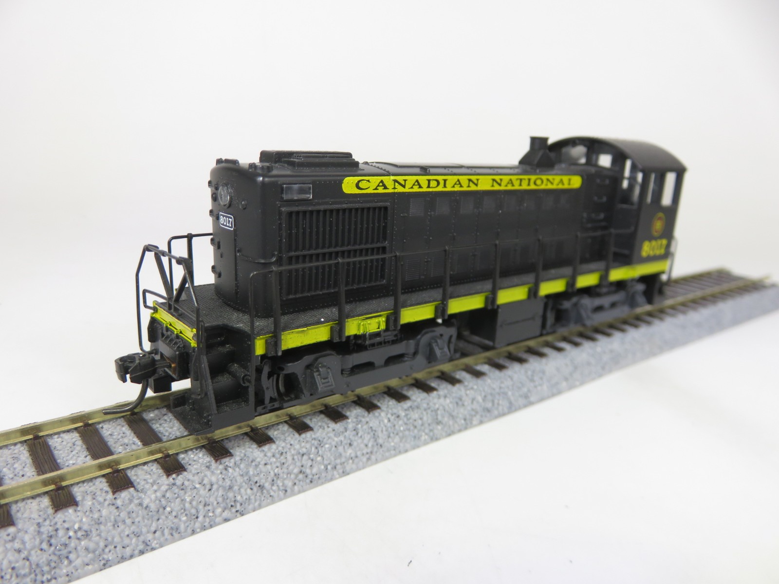 Atlas 8272 HO Scale Canadian National Alco S-4 Switcher Diesel Locomotive #8017