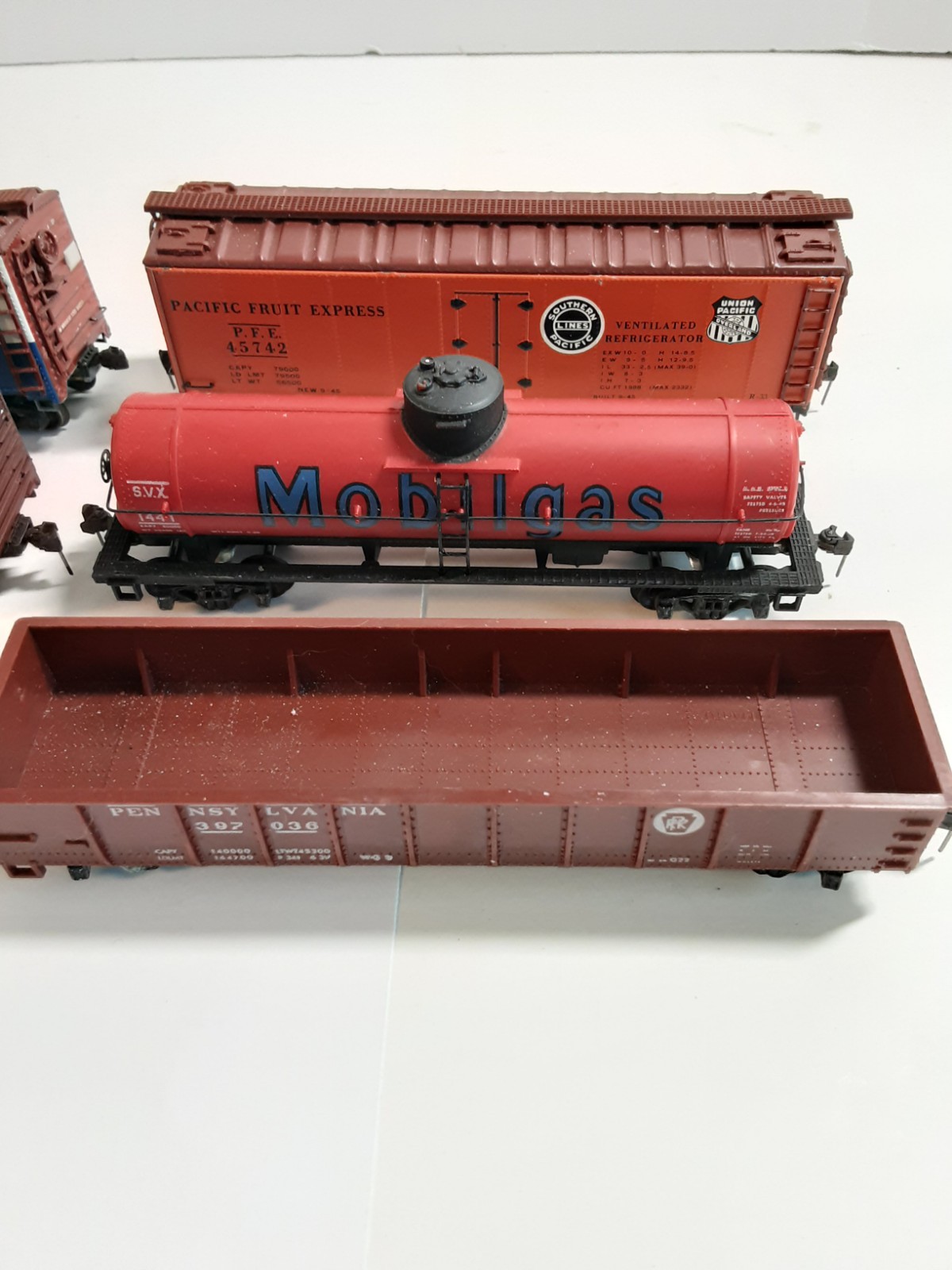 Vtg Lot Of 6 Box Cars, Tanker Cars, Flat Cars, Gondola See Description (2)