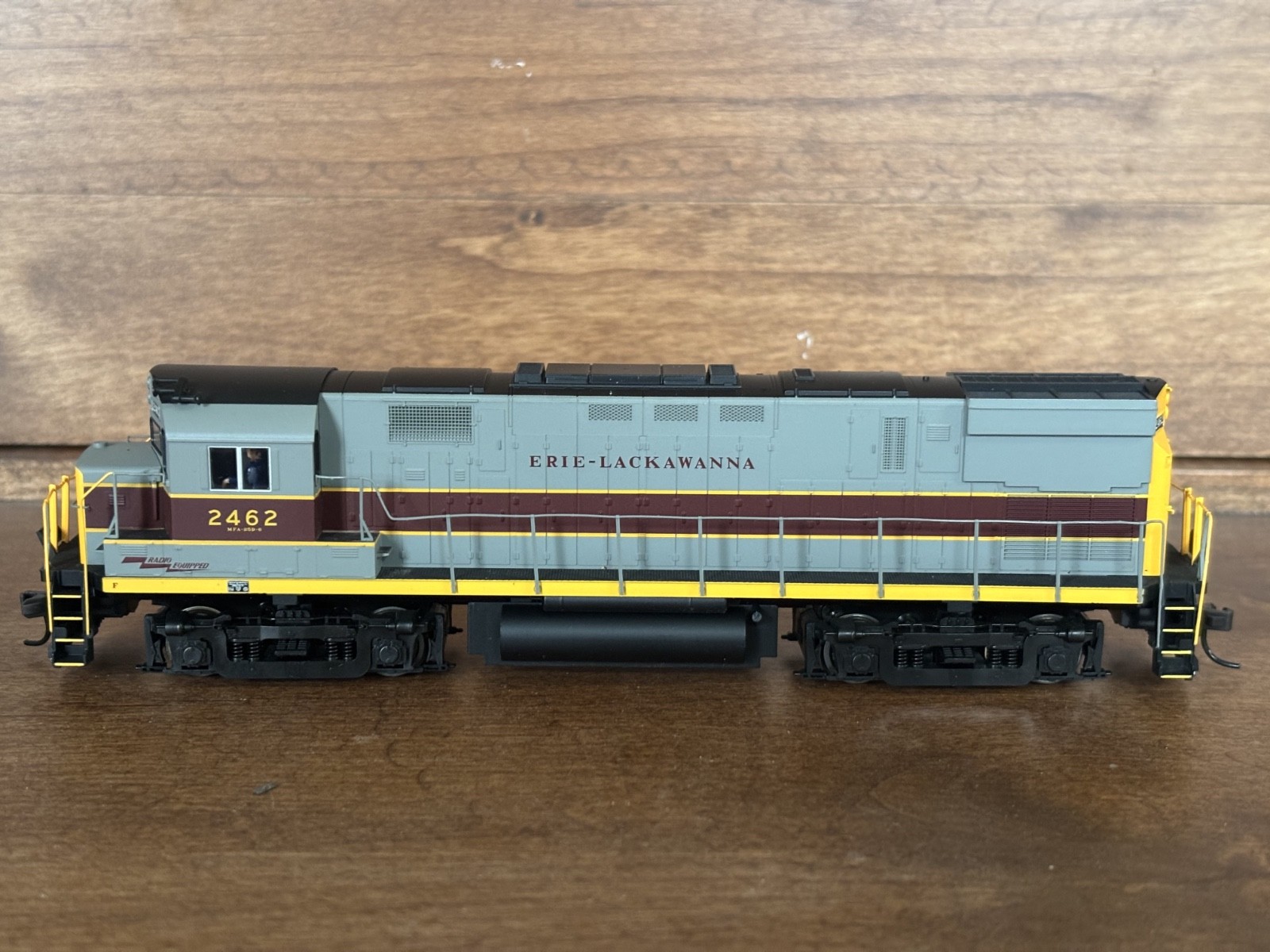 Atlas Classics HO Erie Lackawanna Road #2462 Diesel Locomotive Runs Well