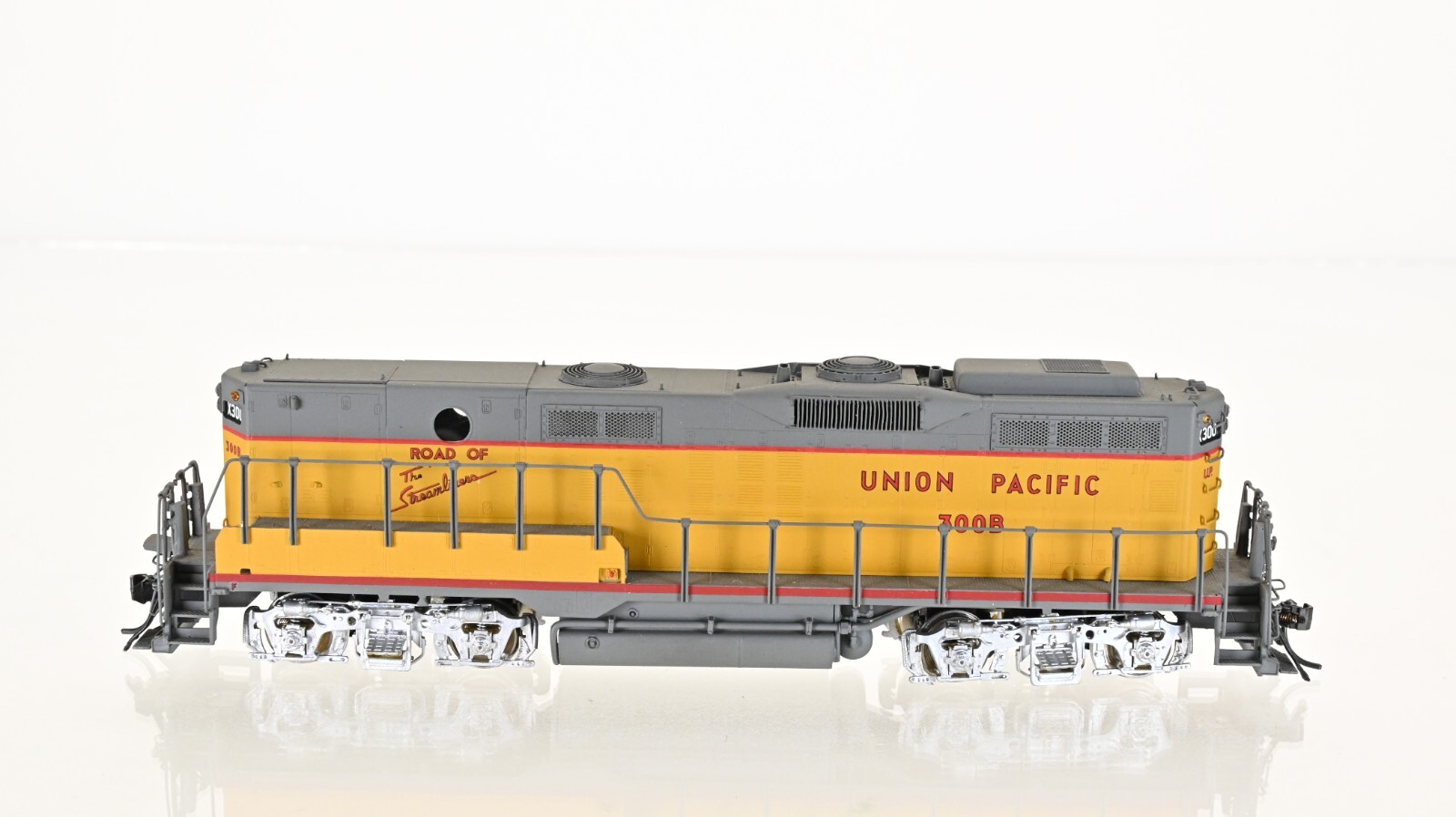 Overland Diamond Brass Veranda Turbine & GP9B & Tender Union Pacific HO scale