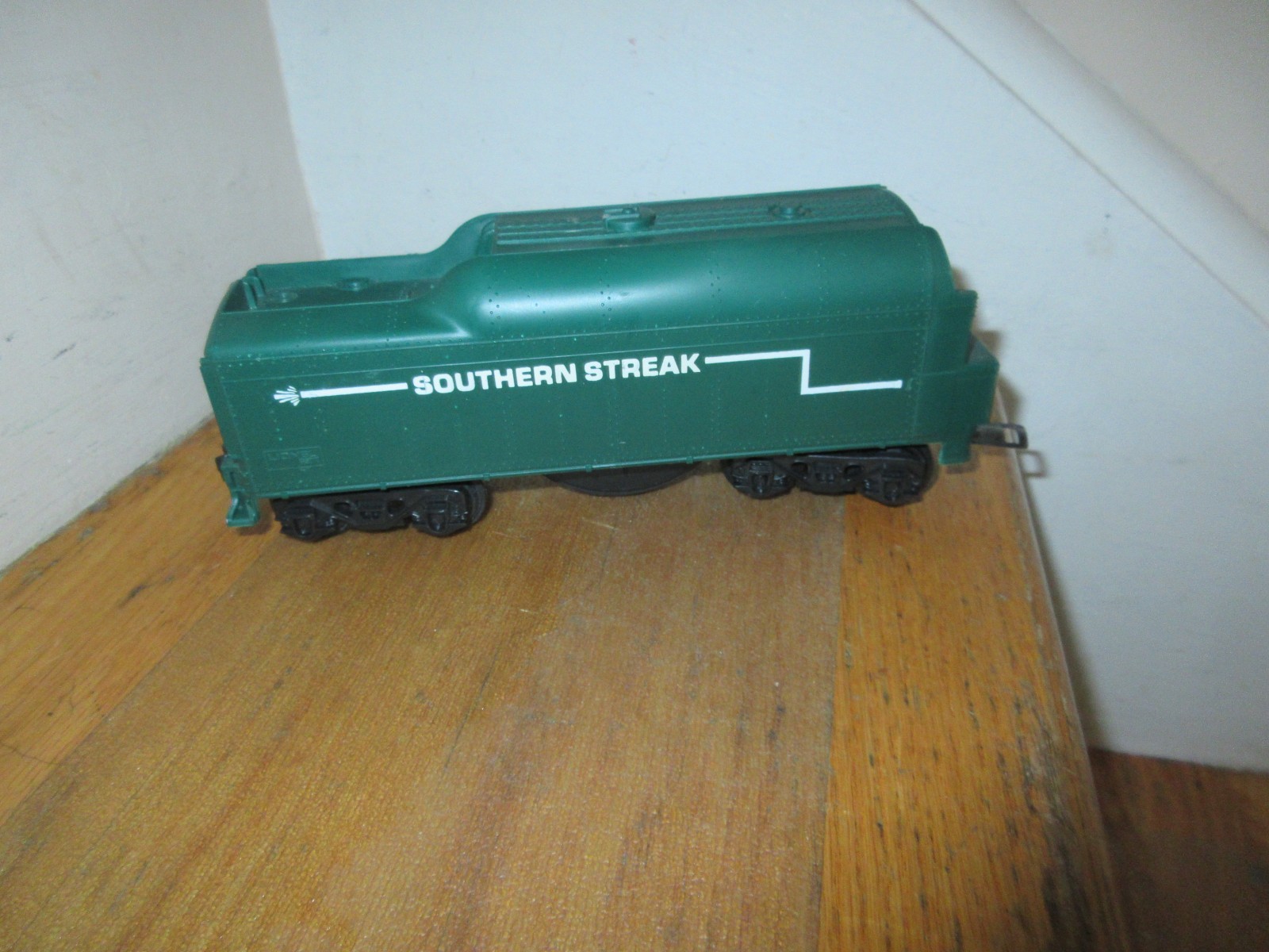 Lionel Set 8314 Engine Tender Caboose Southern Streak RUNS