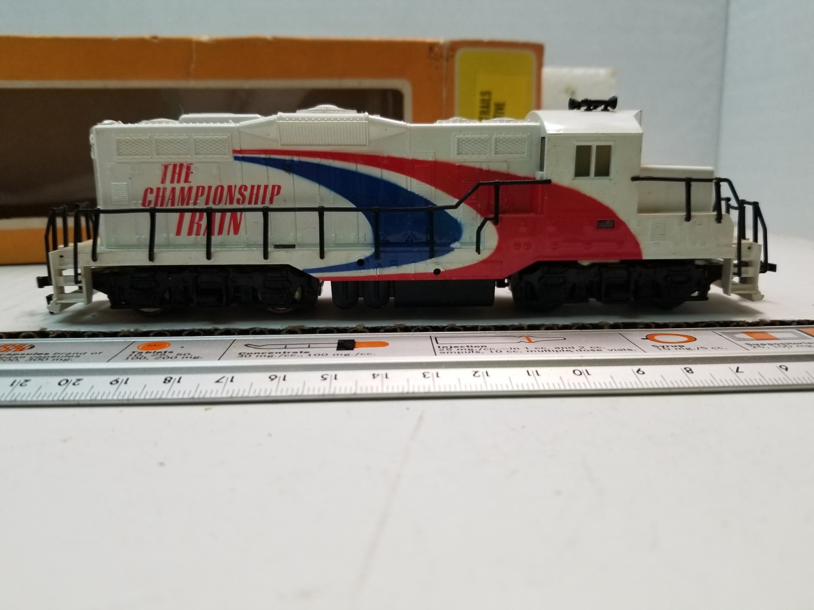 COX HO Scale The Championship Train GP-9 Diesel Locomotive Engine Lighted