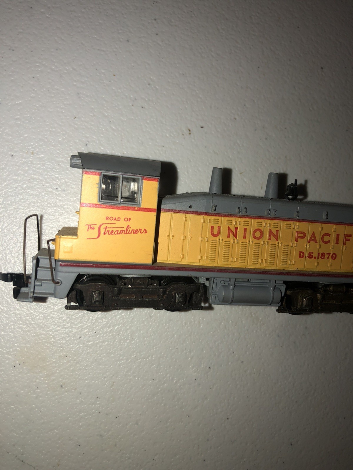 ATHEARN SW7 EMD 1500 SWITCHER UNION PACIFIC D.S.1870 LOCOMOTIVE runs