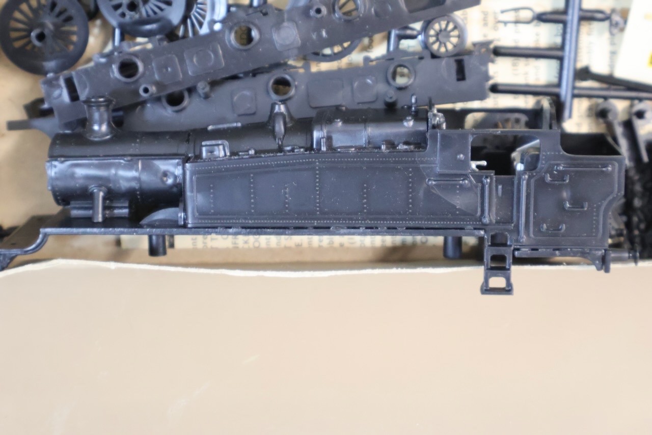 AIRFIX R301 OO GAUGE BR 2-6-2 CLASS 6100 PRAIRIE TANK LOCOMOTIVE MODEL KIT op