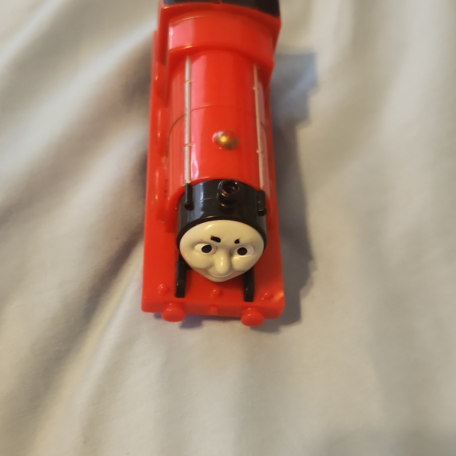 Thomas & Friends HO James Replica Locomotive Analog 2-Rail Plastic Red/Black