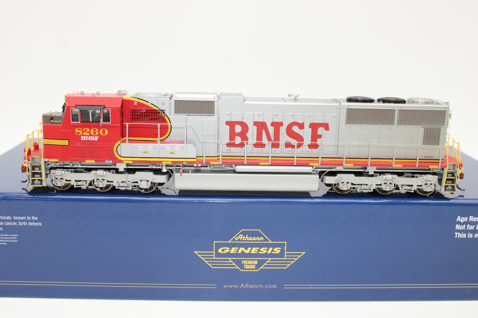 Athearn Genesis HO Scale BNSF EMD SD75M Diesel Locomotive #8260 NOS LED DCC Rdy