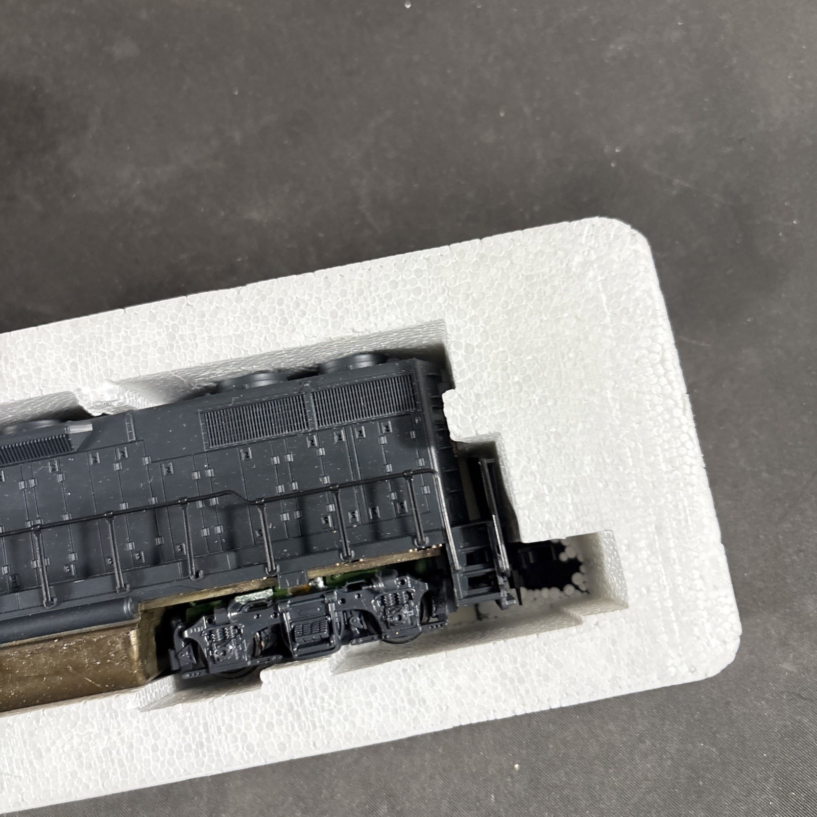 CON-COR 1:87 MODEL TRAIN HO SCALE LOCMOTIVE EMD GP-38 PENN RAILROAD NEW OPEN