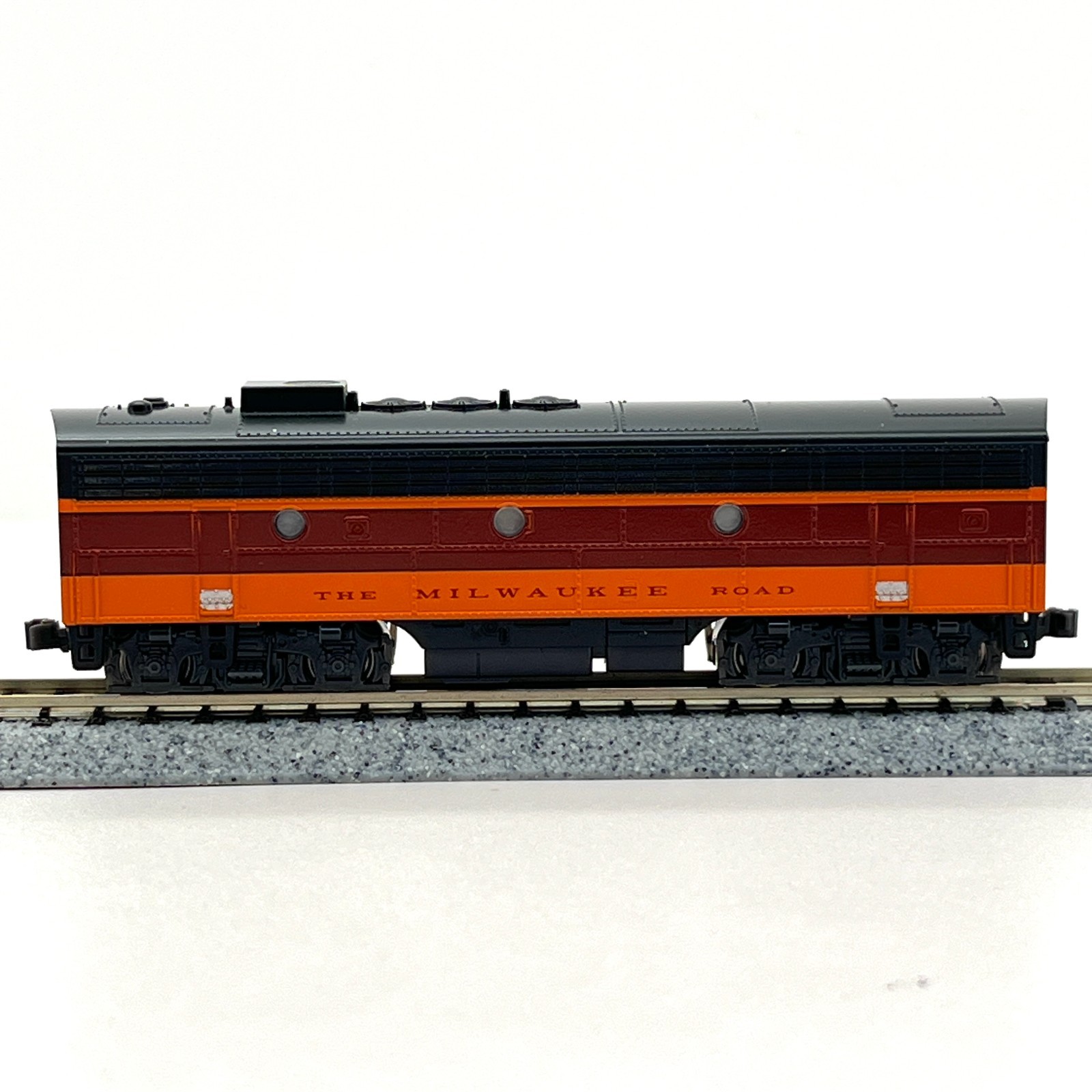 Kato N Scale Milwaukee Road EMD FP7B Diesel Locomotive Standard DC