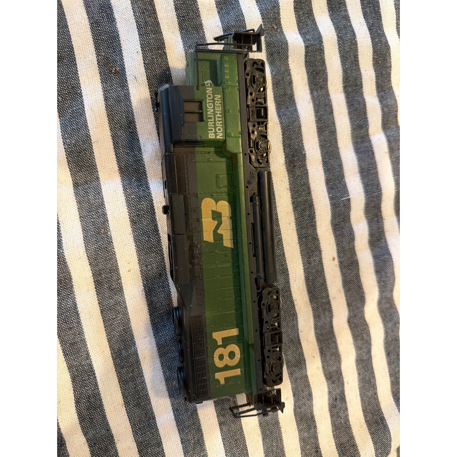 Vintage Burlington Northern 181 Diesel Locomotive Green Black Model Train Engine