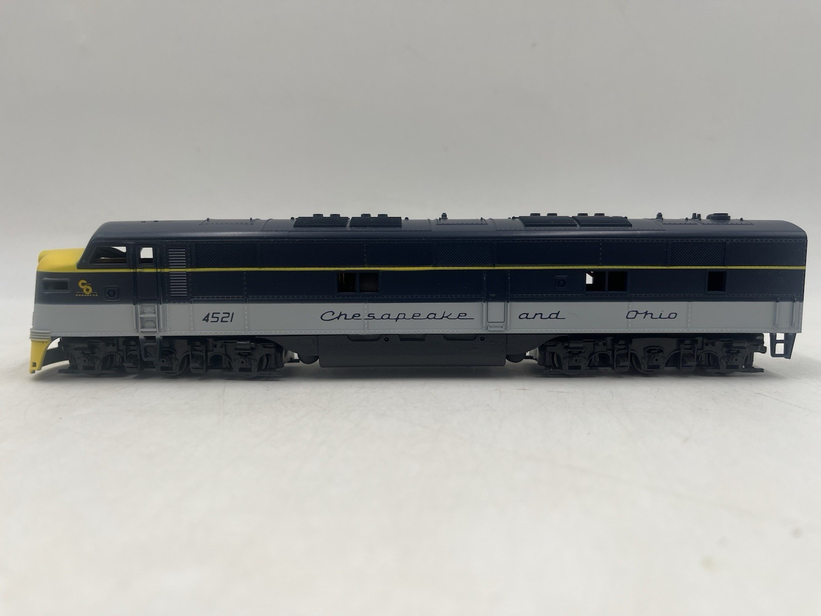 HO Scale Con-Cor #0015-002311 EMD E-7A Chesapeake & Ohio Powered DBL