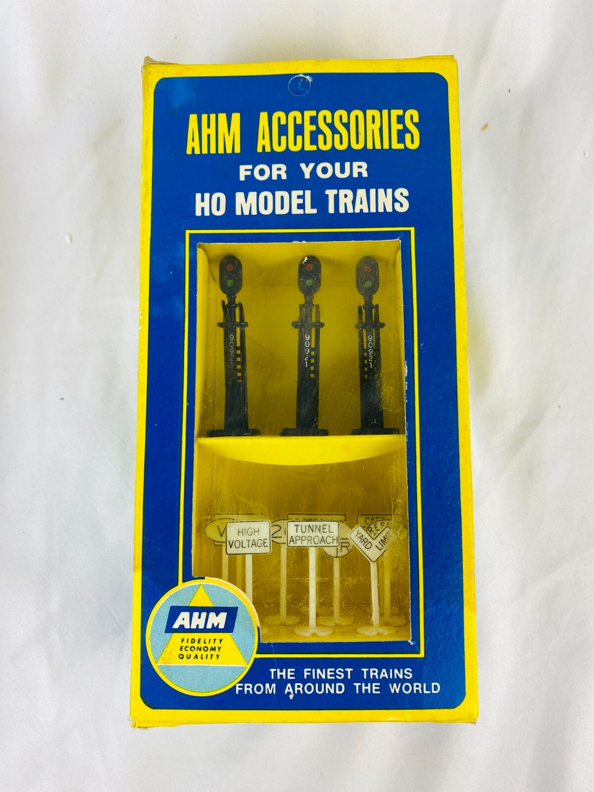 AHM Accessories for Your HO Scale Model Trains – Assorted RR & Traffic Signs
