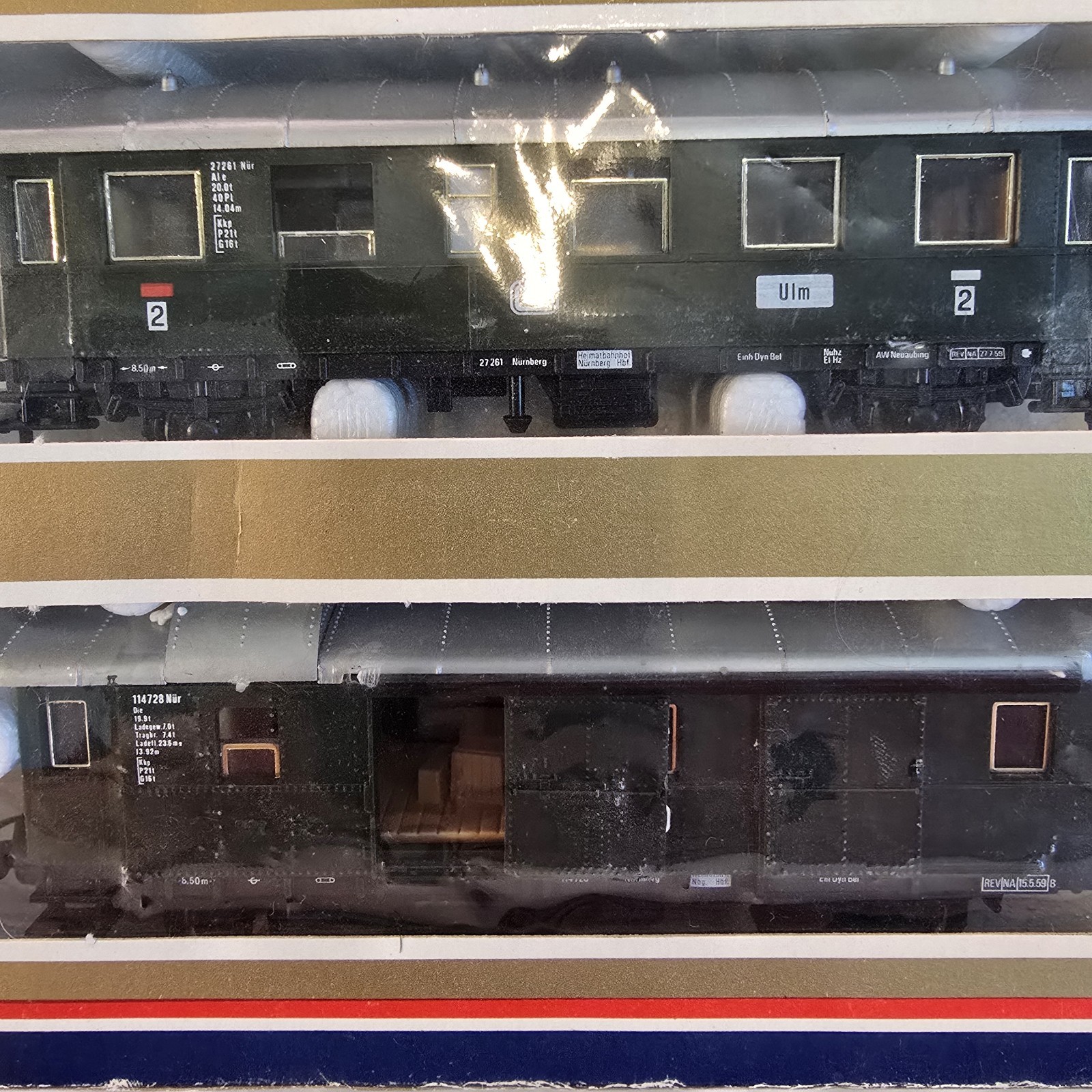 Lima HO German State Railways BR-80 STEAM LOCOMOTIVE & 3 PASSENGER WAGON Set MIB