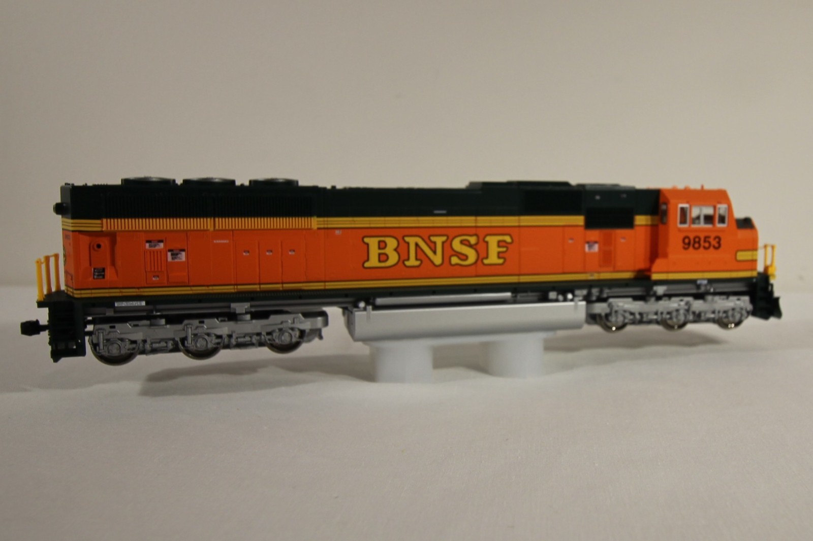 KATO HO 37-6404 EMD SD70MAC BNSF Heritage II #9853 DC DCC Ready NIB NOS