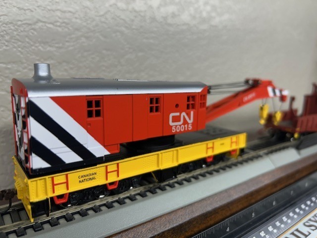 CANADIAN NATIONAL 200 ton ROTATING HEAVY DUTY WRECK CRANE w/TENDER HO SCALE NEW