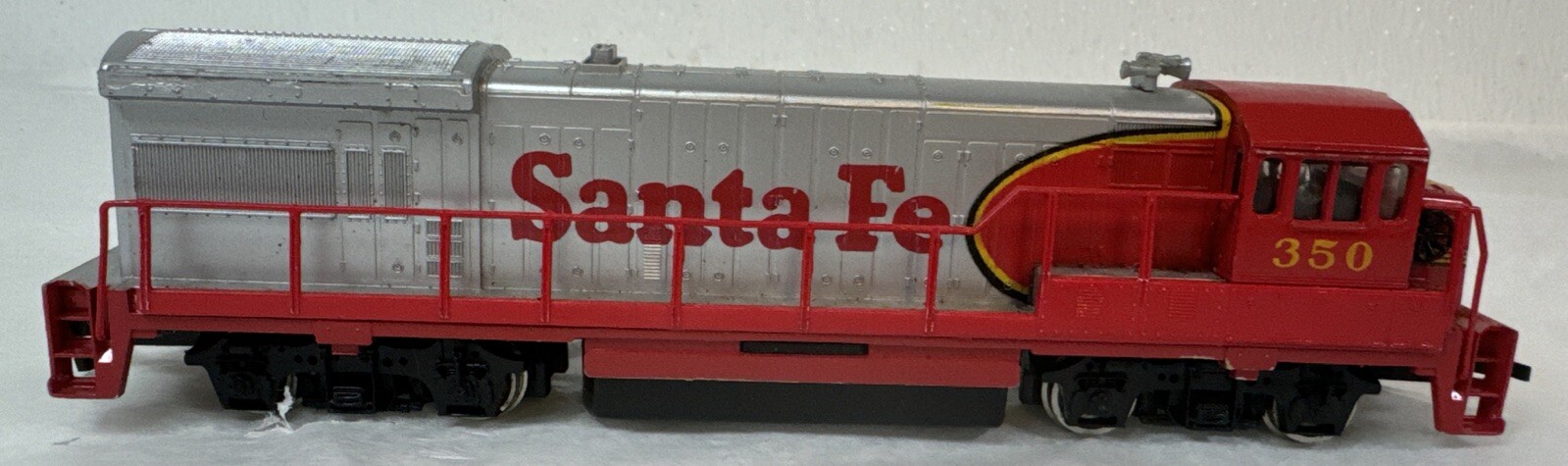Bachmann HO Scale Santa Fe 350 GE U36B Powered Diesel Locomotive