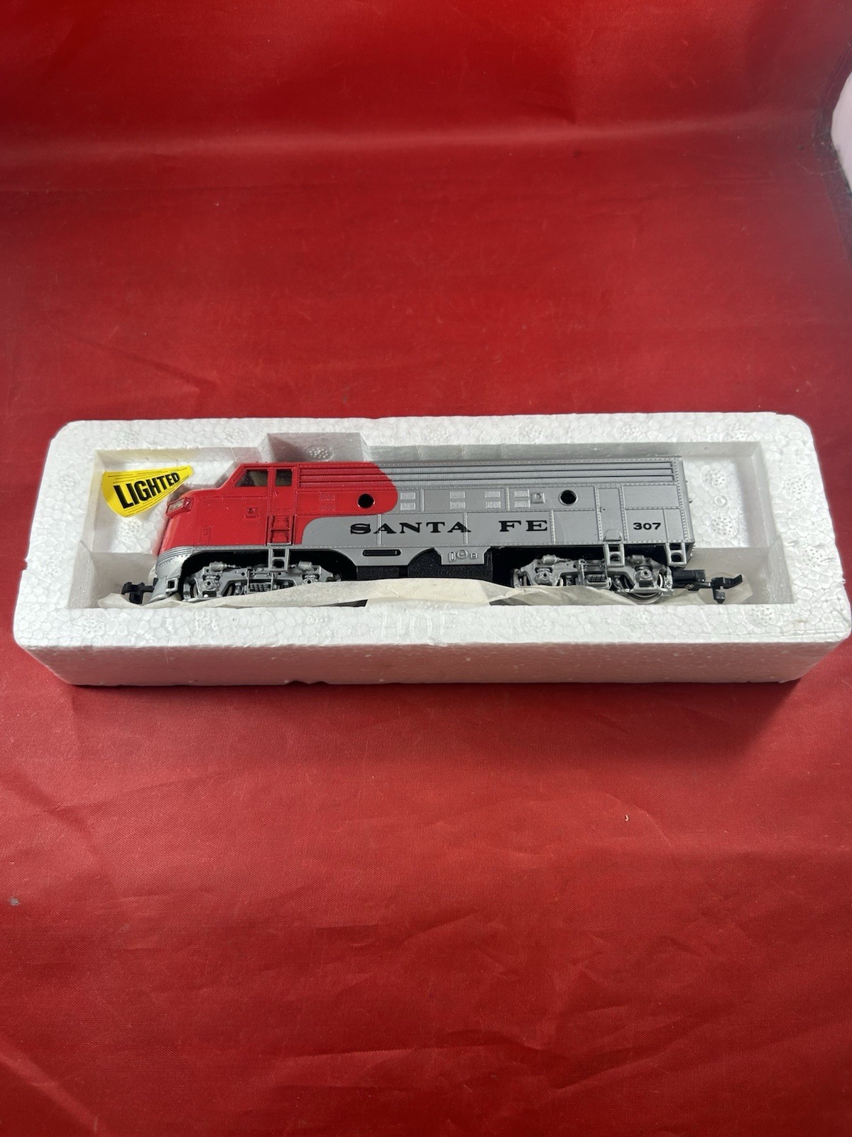 Bachmann Santa Fe Twin Motored 350 Diesel Locomotive